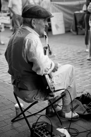 Musician busking at Lewes Farmer's Market